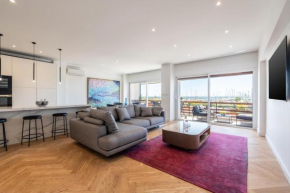 Stunning Athens Riviera 3 BD Apt